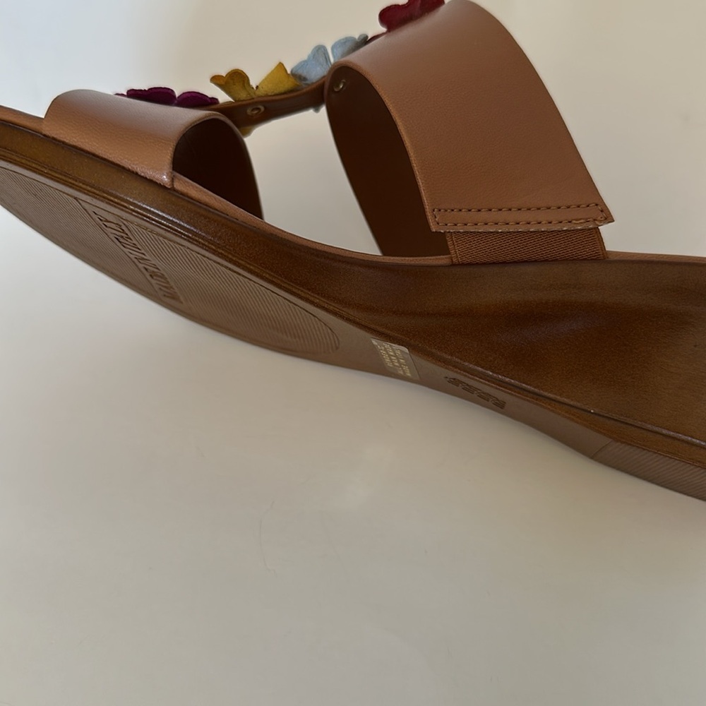 New Contesa taupe wedge summer slip on sandals with floral applique Sz 7M - Picture 5 of 5